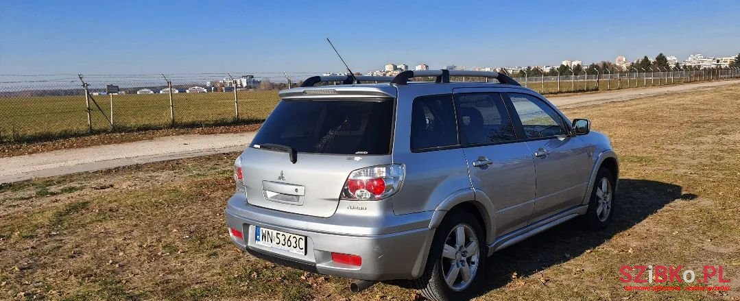 2007' Mitsubishi Outlander photo #5