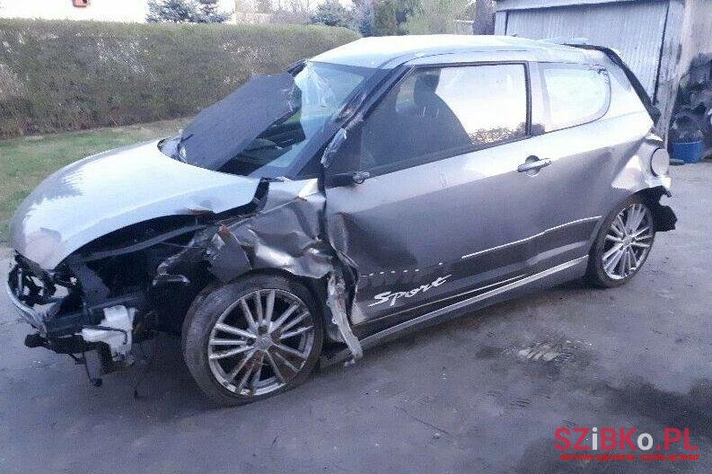 2015' Suzuki Swift photo #1