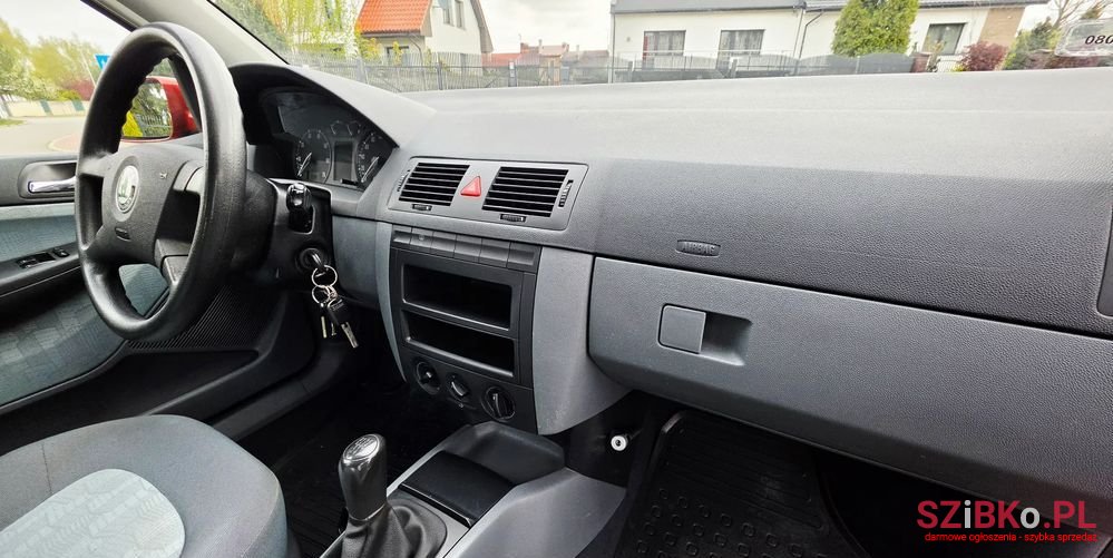 2002' Skoda Fabia photo #3