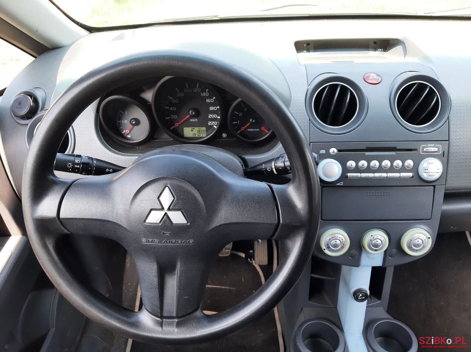 2005' Mitsubishi Colt photo #3