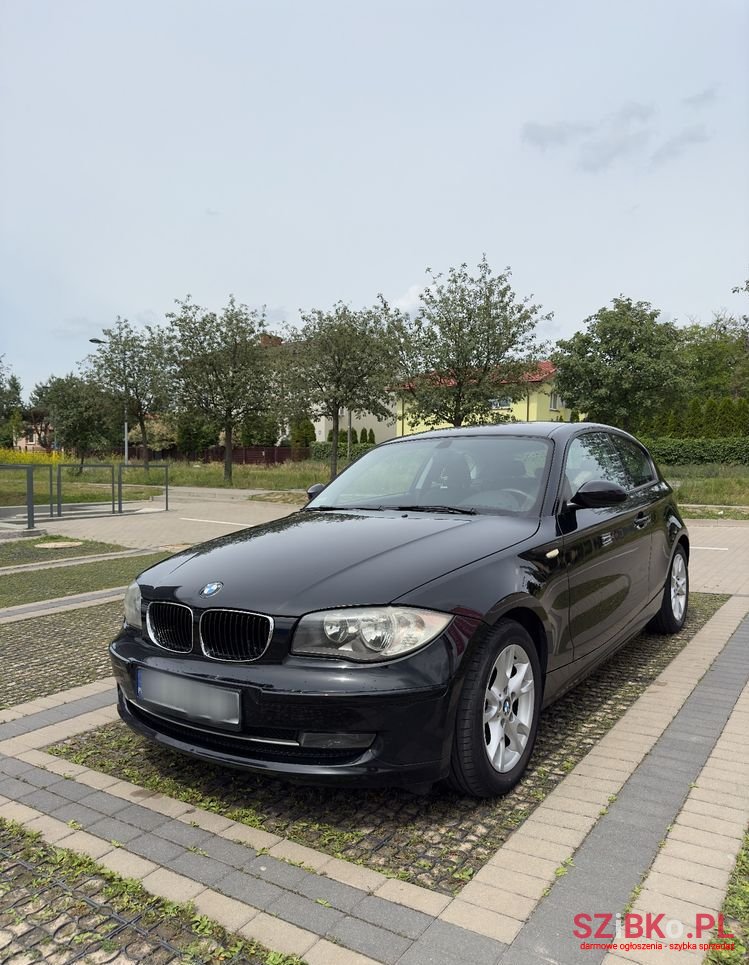 2008' BMW 1 Series 116I photo #2
