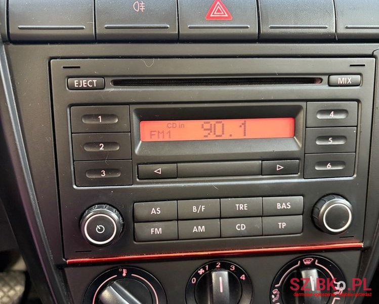 2007' Volkswagen Fox 1.2 photo #3
