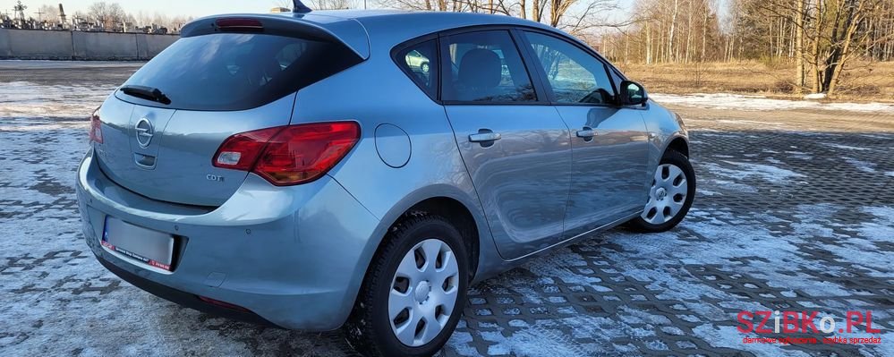 2012' Opel Astra photo #4