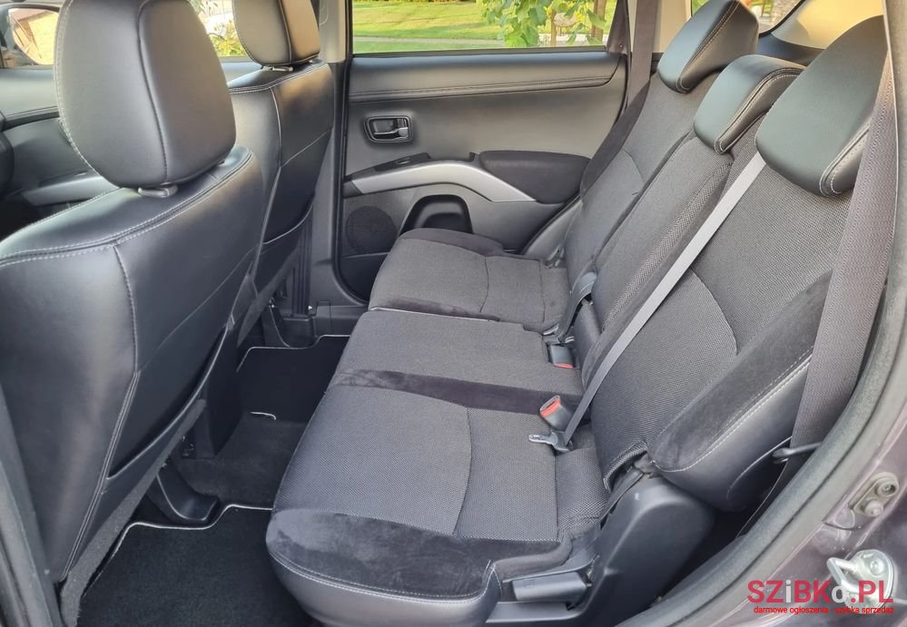 2011' Mitsubishi Outlander photo #6