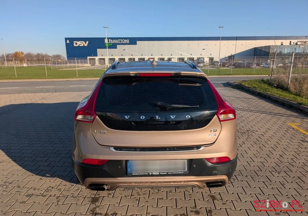 2013' Volvo V40 Cross Country photo #4