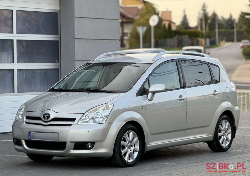 2007' Toyota Corolla Verso photo #1