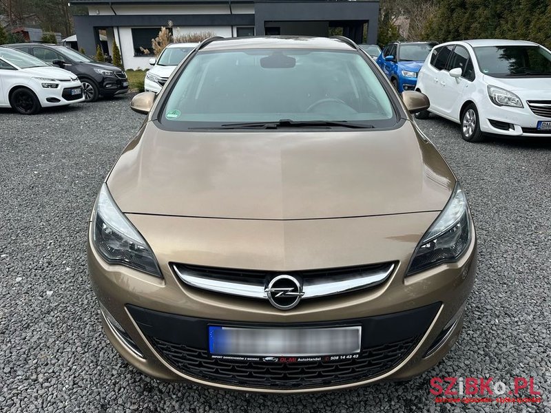 2013' Opel Astra photo #2