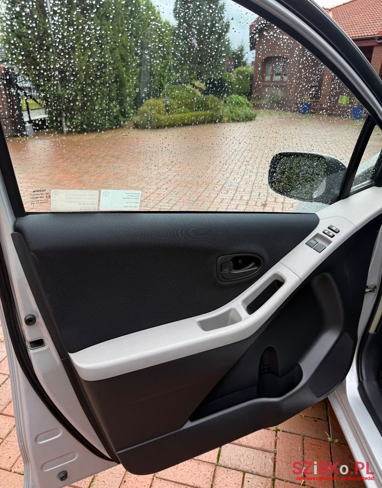 2010' Toyota Yaris 1.33 2010 photo #6