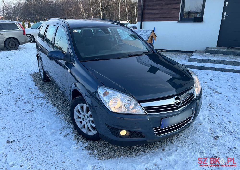 2008' Opel Astra photo #1