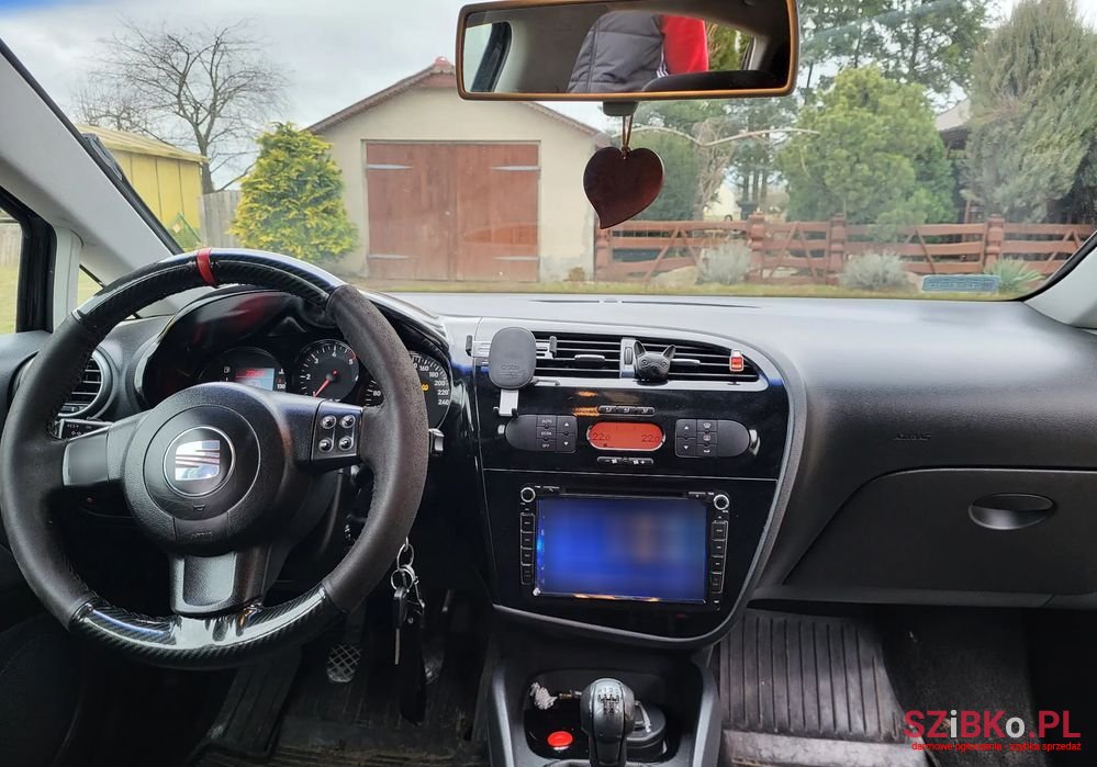 2007' SEAT Leon photo #5