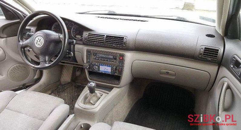 2002' Volkswagen Passat photo #2