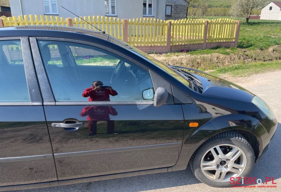 2005' Ford Fiesta photo #2