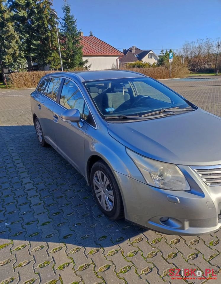 2010' Toyota Avensis 1.8 Sol Plus photo #2