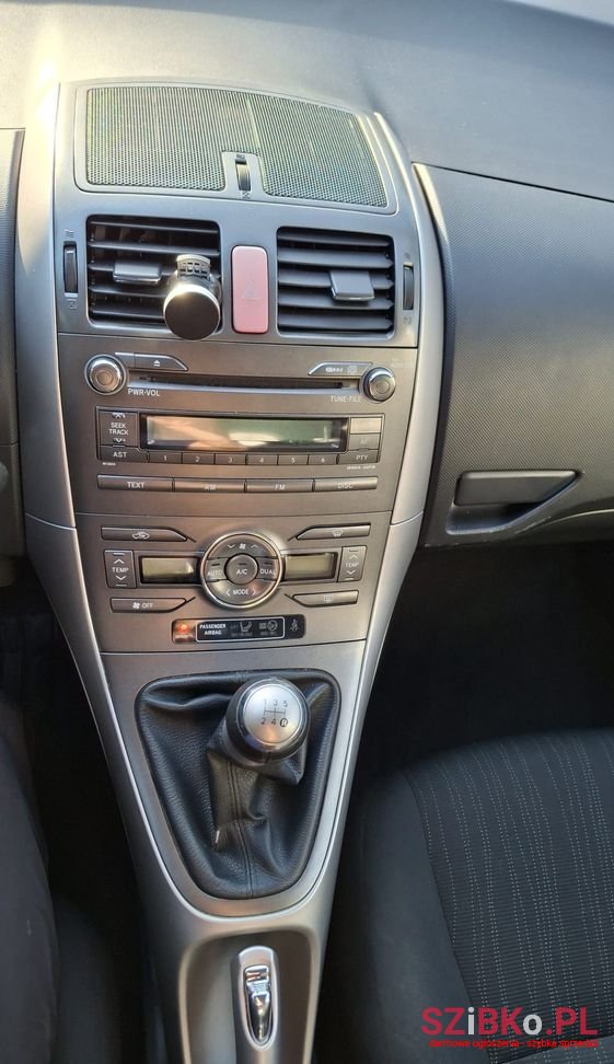 2007' Toyota Auris 1.4 Vvt-I Sol photo #5