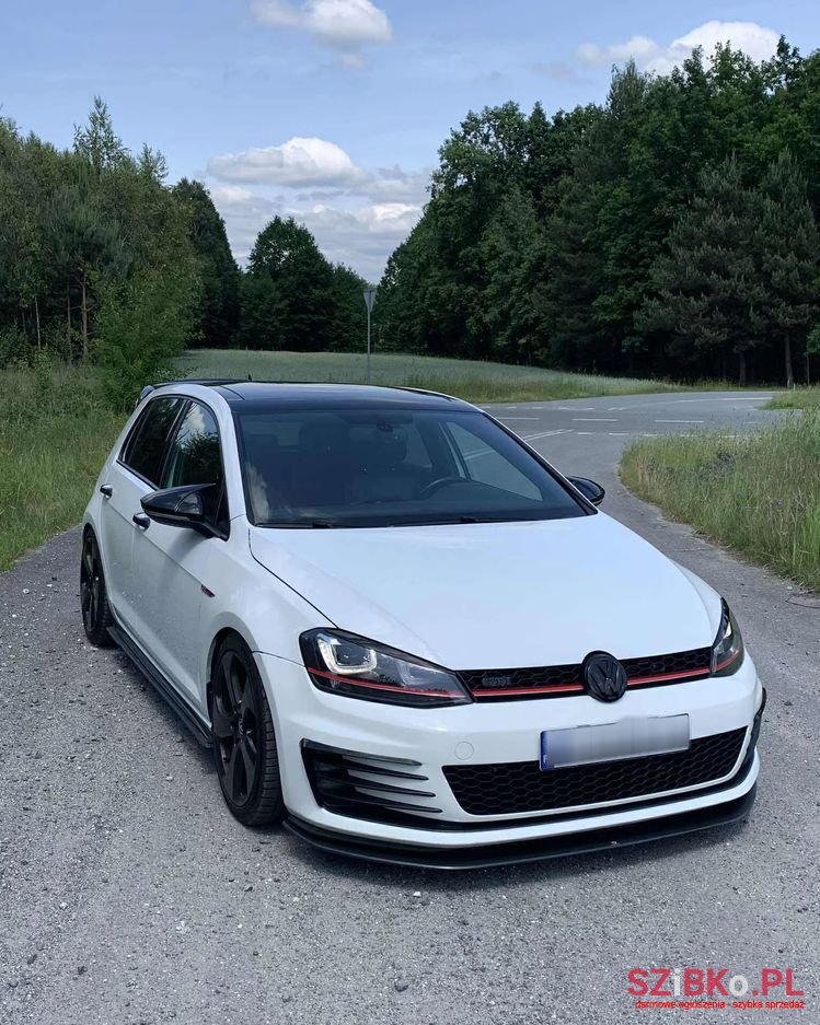 2015' Volkswagen Golf photo #4