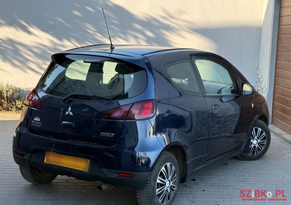 2012' Mitsubishi Colt photo #4