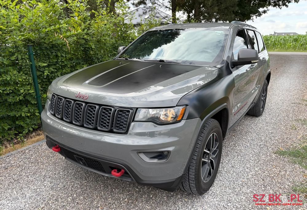 2019' Jeep Grand Cherokee photo #1