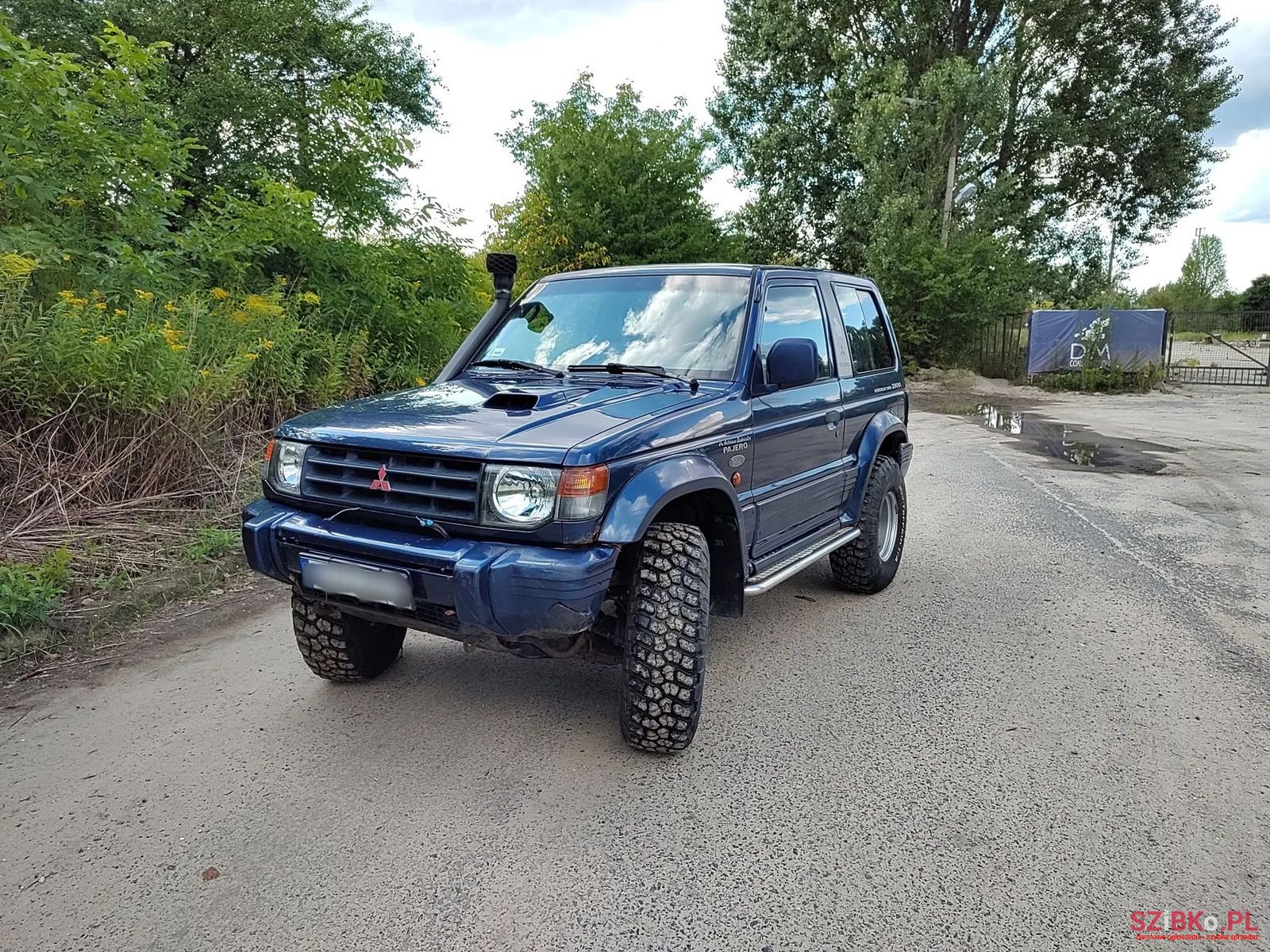 1998' Mitsubishi Pajero photo #2