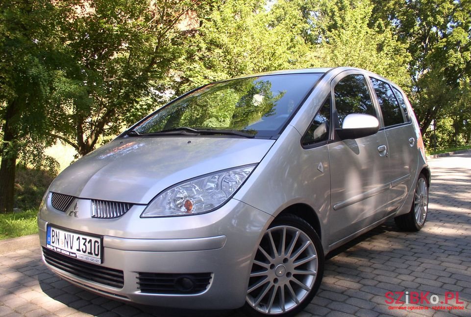 2006' Mitsubishi Colt photo #1