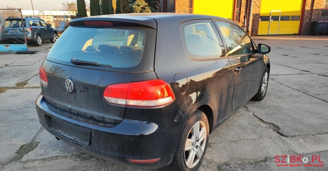 2010' Volkswagen Golf photo #4