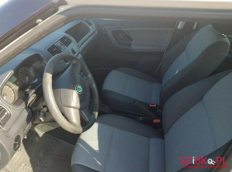 2011' Skoda Fabia photo #1