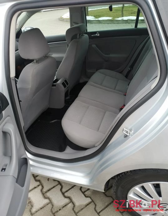 2007' Volkswagen Golf photo #5