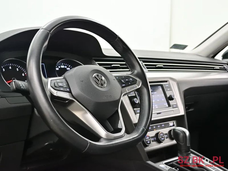 2020' Volkswagen Passat photo #2