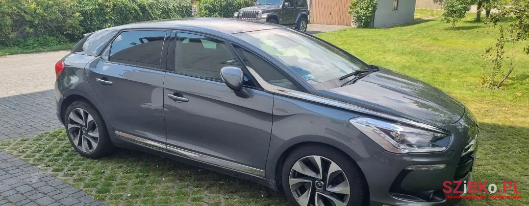 2012' Citroen DS5 photo #2