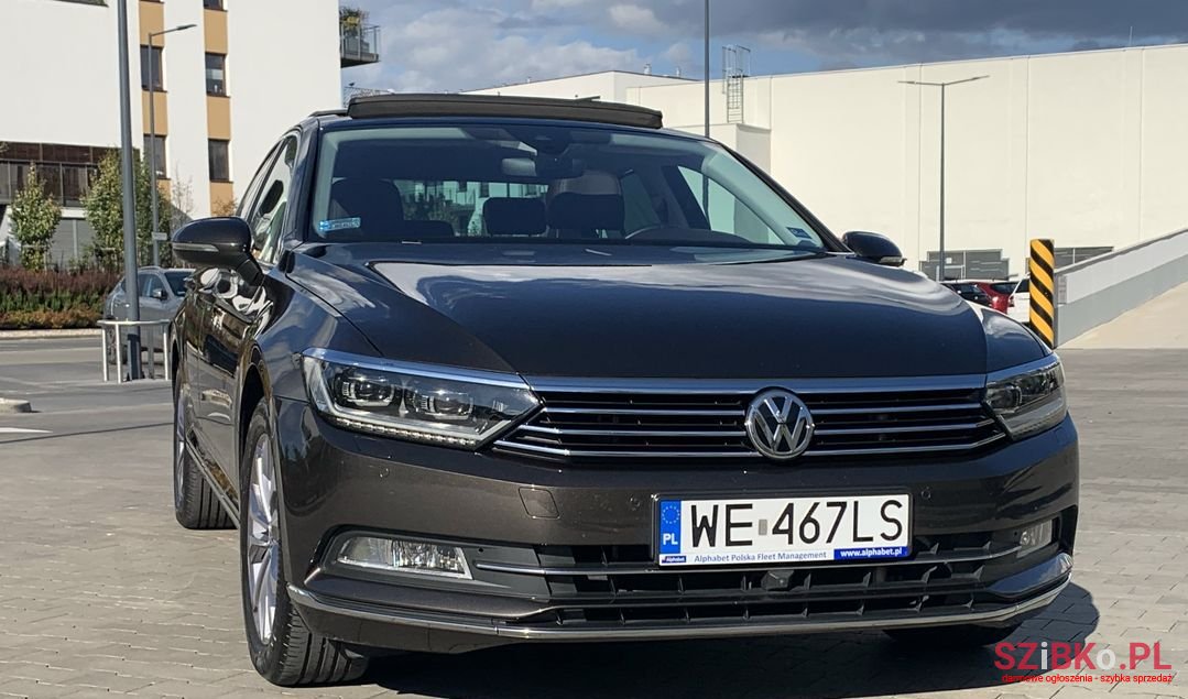 2015' Volkswagen Passat photo #5
