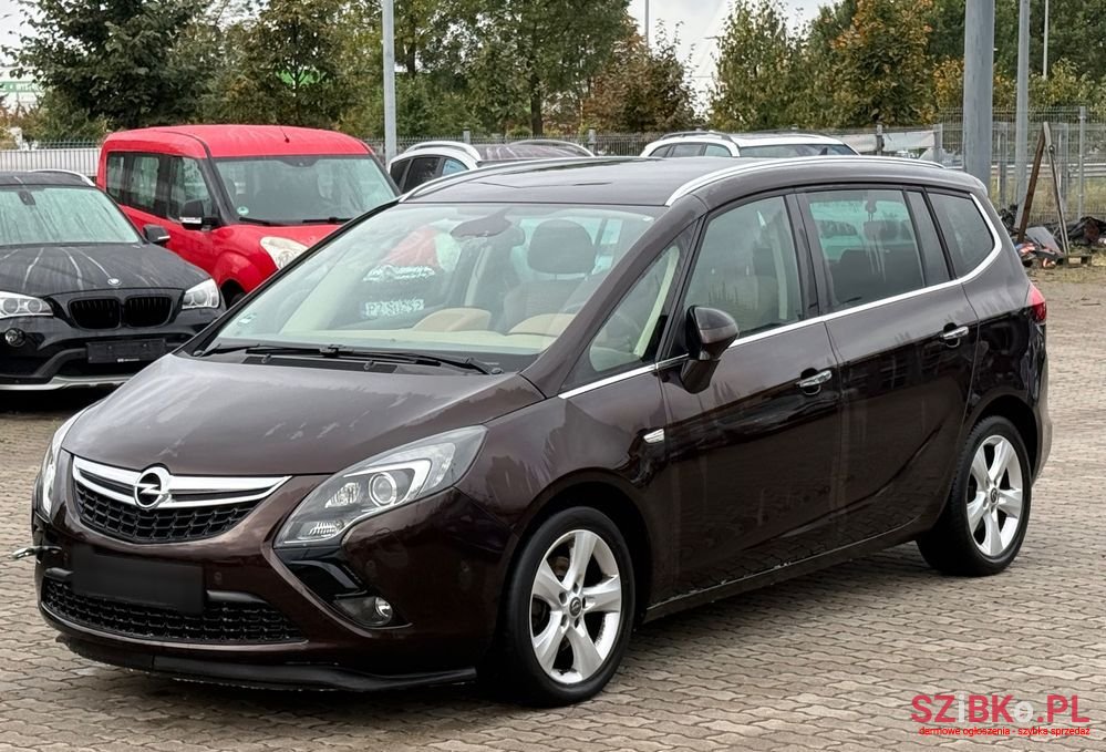 2012' Opel Zafira photo #1