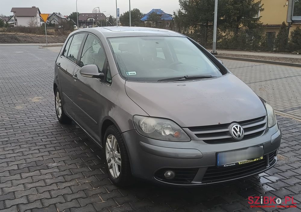 2009' Volkswagen Golf Plus photo #3