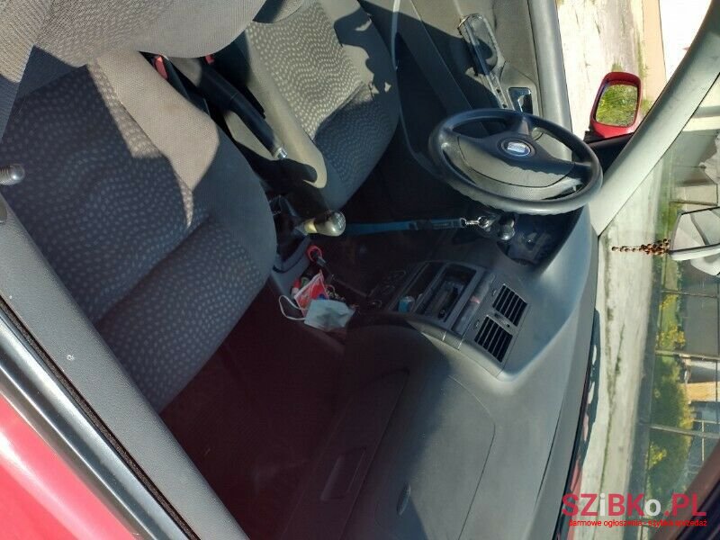 2002' SEAT Cordoba photo #5