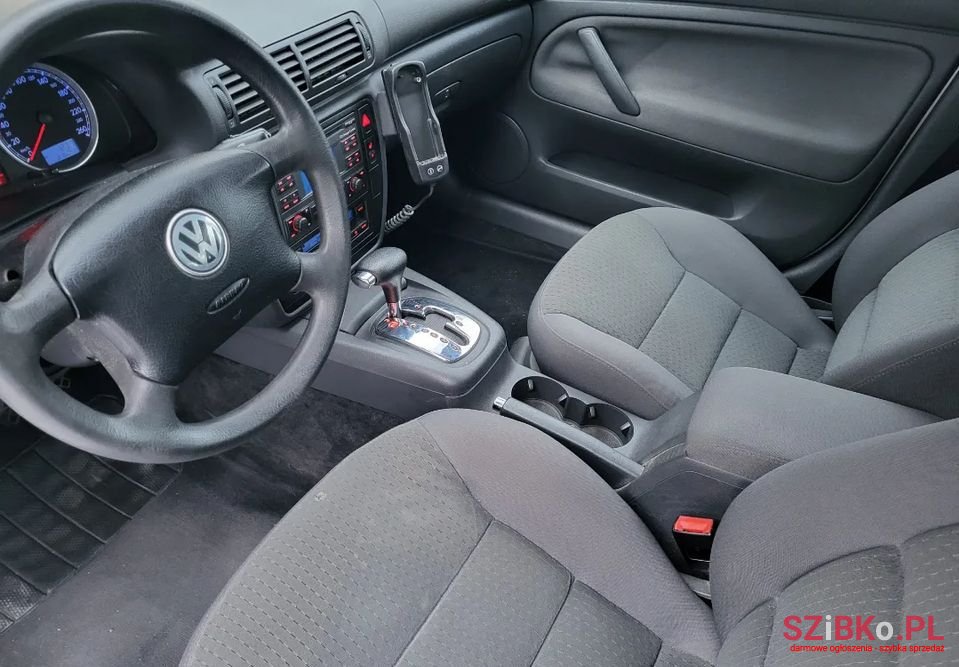 2005' Volkswagen Passat photo #6