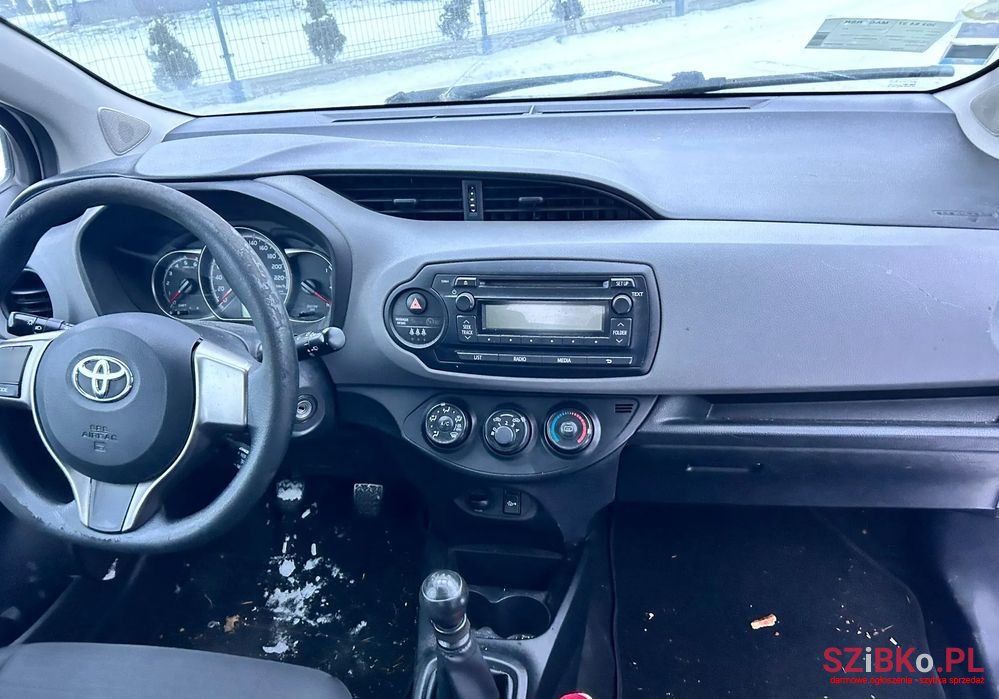 2015' Toyota Yaris 1.4 D-4D photo #6