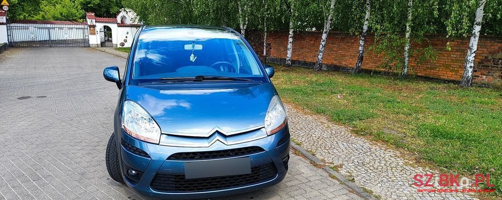 2010' Citroen C4 Picasso photo #2