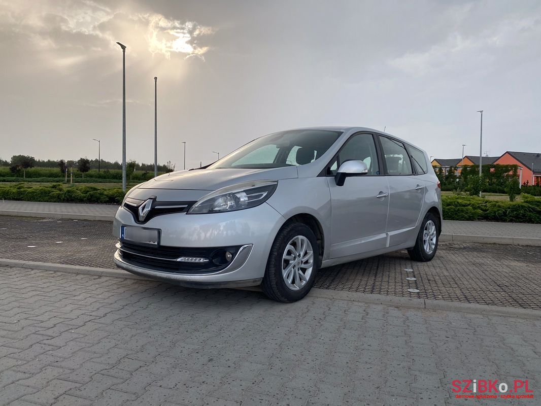 2013' Renault Scenic photo #1