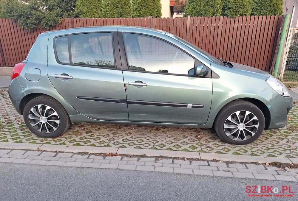 2007' Renault Clio 1.6 16V Alize photo #6
