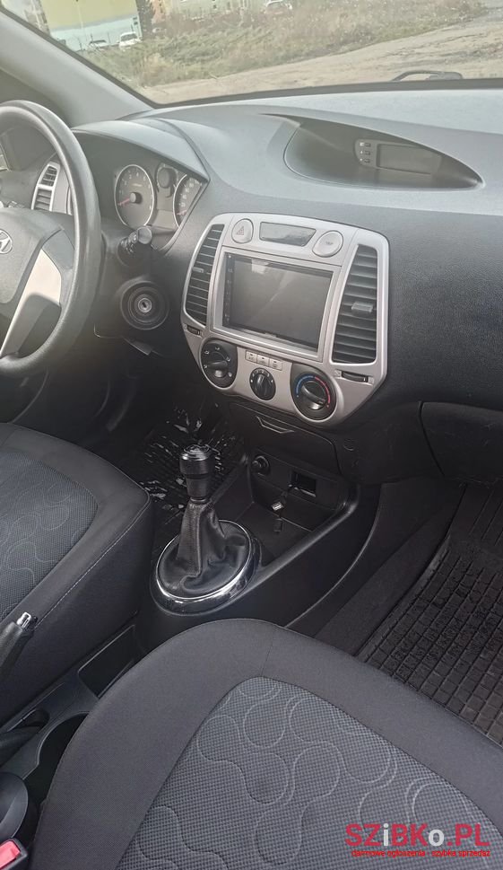 2011' Hyundai i20 photo #5