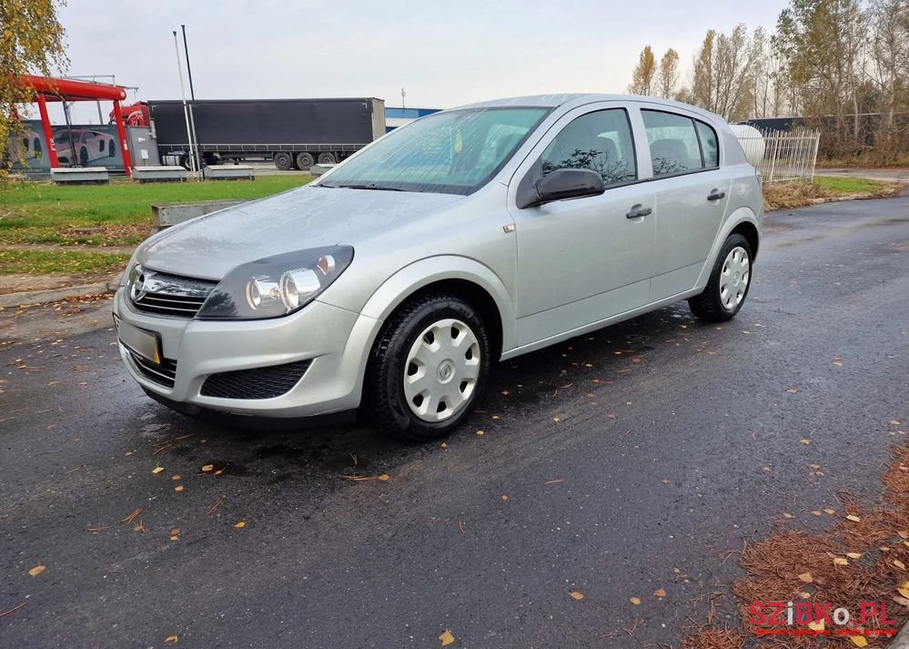 2009' Opel Astra 1.4 Edition photo #3