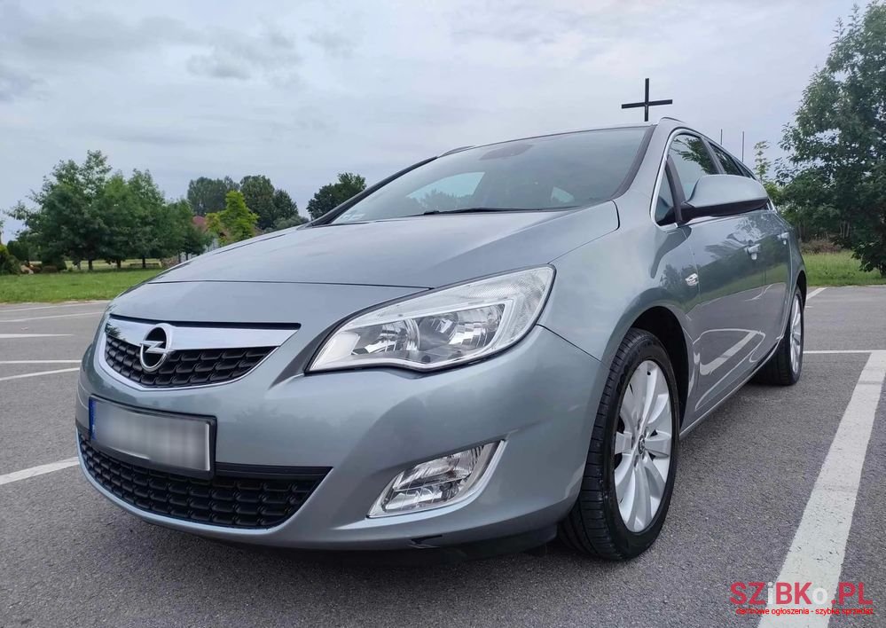 2011' Opel Astra photo #5