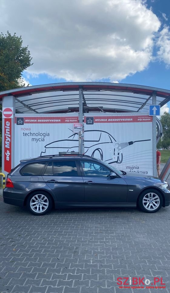 2008' BMW 3 Series 318I photo #5