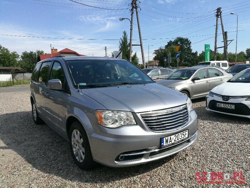2016' Chrysler Town Country photo #1