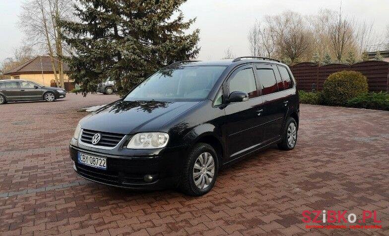 2005' Volkswagen Touran photo #2