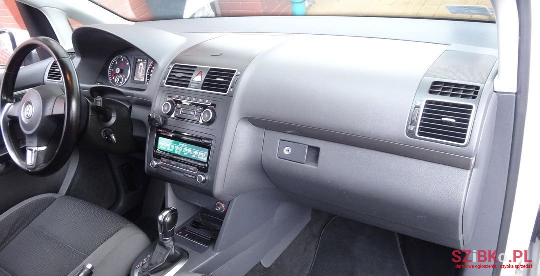 2012' Volkswagen Touran photo #6