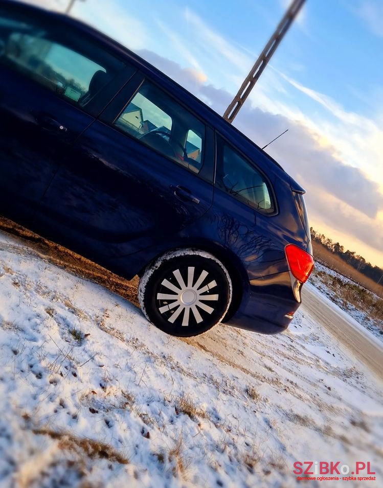 2014' Opel Astra photo #3