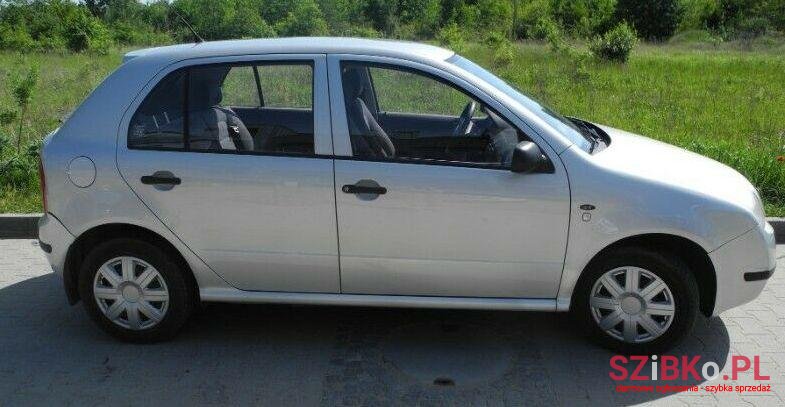 2002' Skoda Fabia photo #1