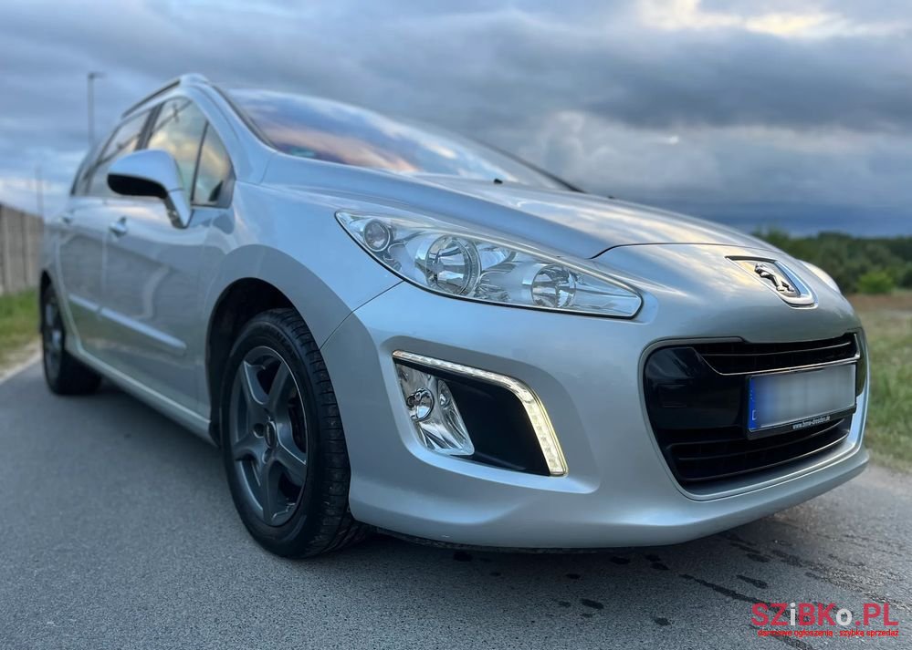 2012' Peugeot 308 photo #2