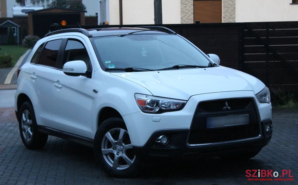 2012' Mitsubishi ASX photo #2