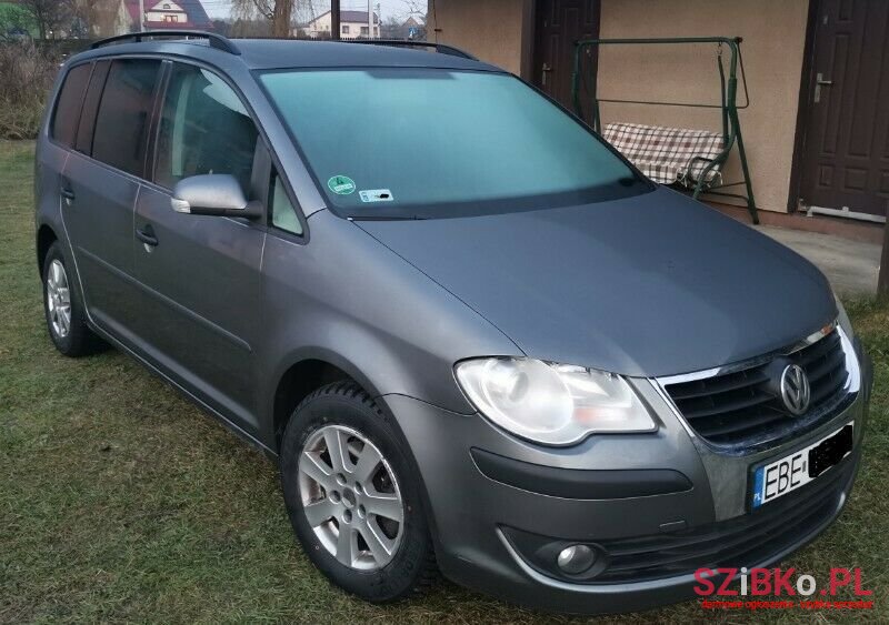 2007' Volkswagen Touran photo #1