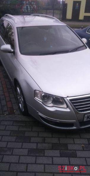 2008' Volkswagen Passat photo #2